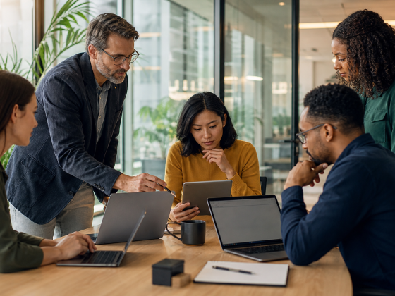 HP Uses OpenAI Frontier to Connect Agents With Enterprise Context 2 Enterprise operations team connecting software security partners and device health through a governed AI layer